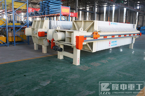 基建離不開砂石 隆中洗石制砂設(shè)備污泥壓濾機